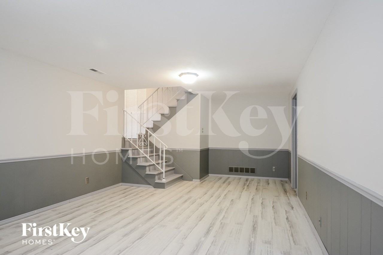 801 Boleyn Pl - Photo 4 of 15