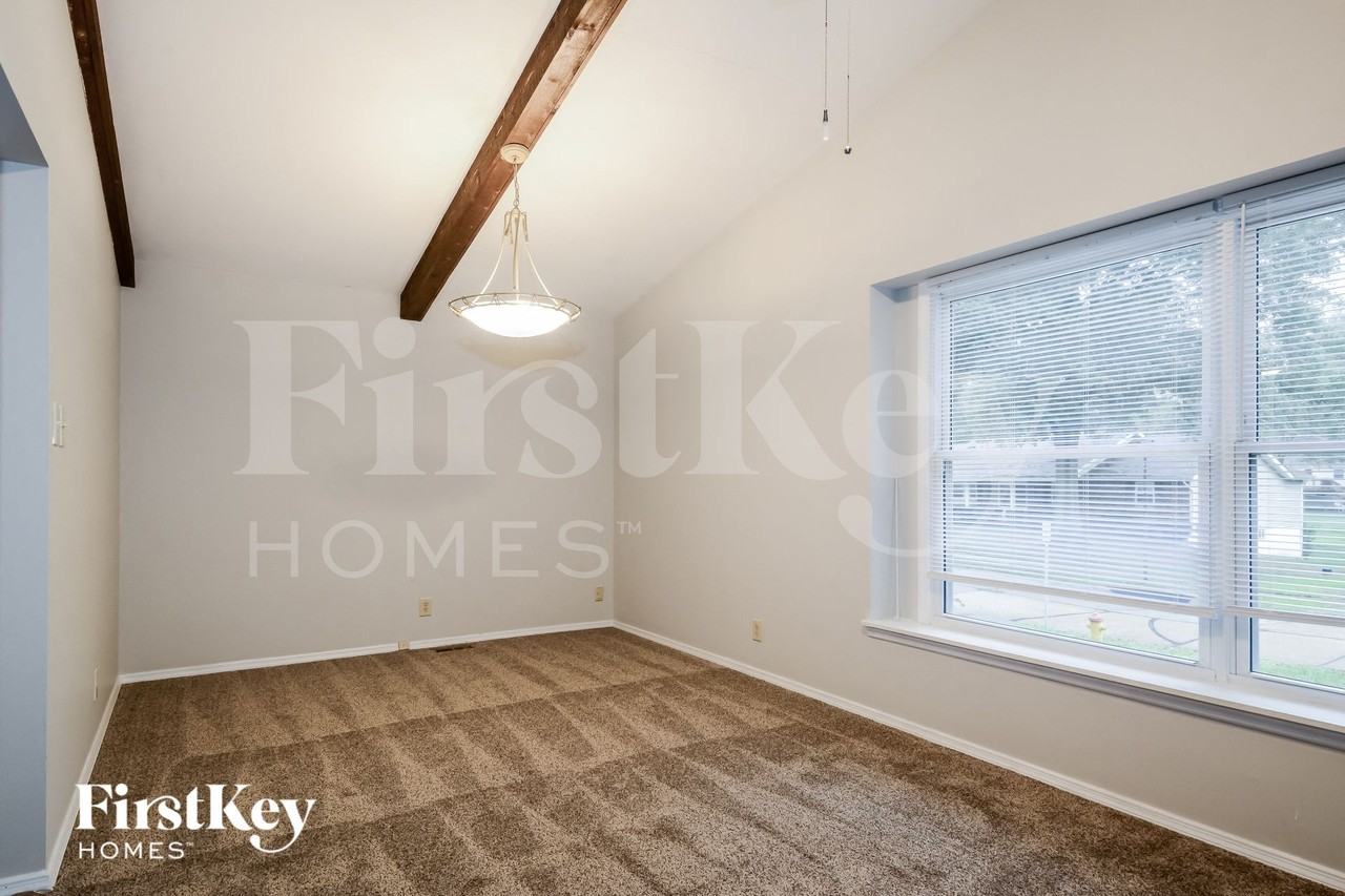 801 Boleyn Pl - Photo 5 of 15