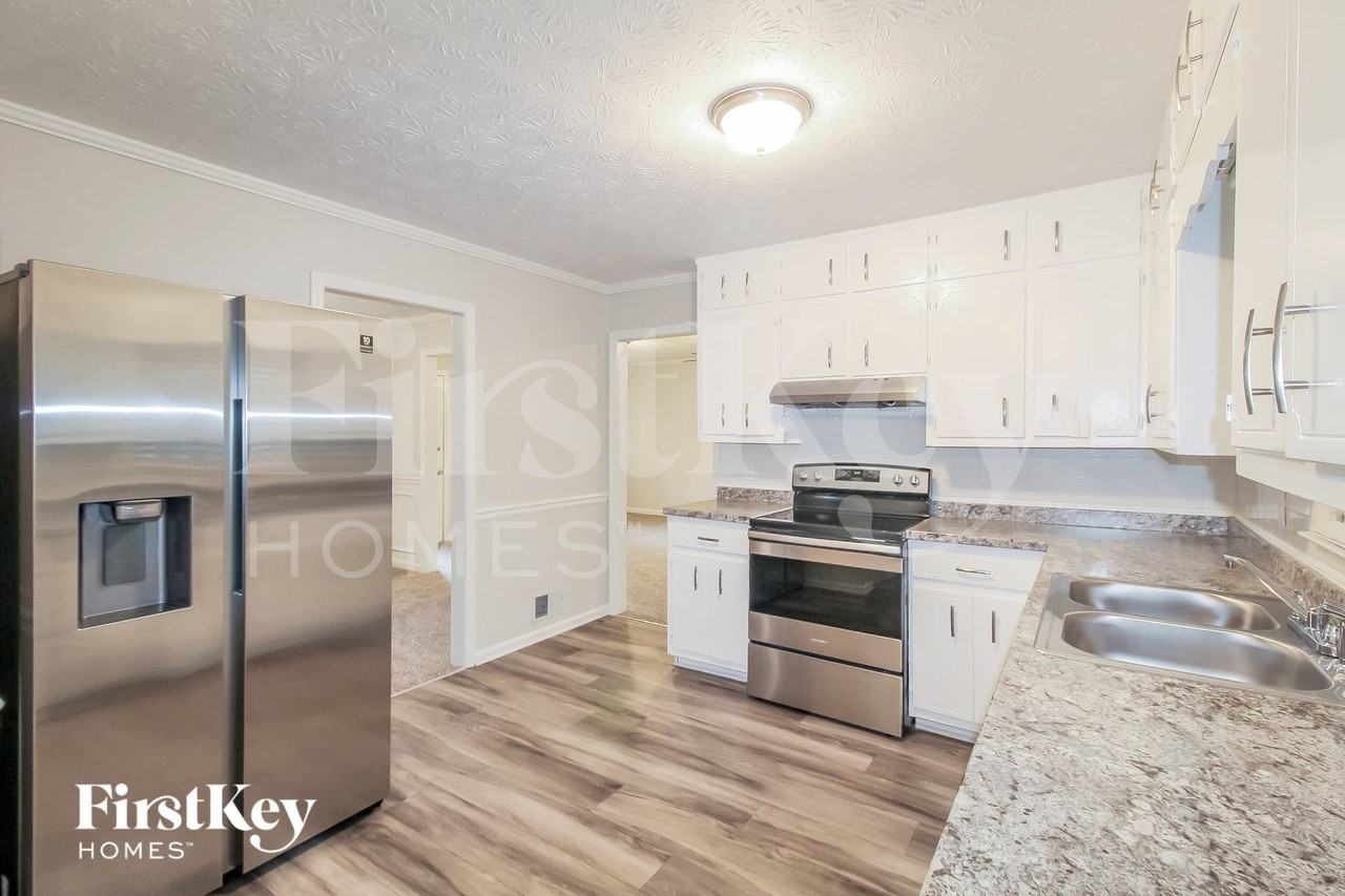 1673 Moss Dr - Photo 5 of 15