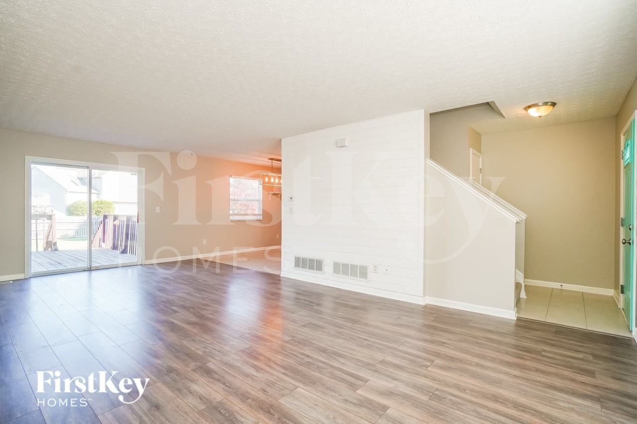 692 Windy Hill Ln - Photo 2 of 16