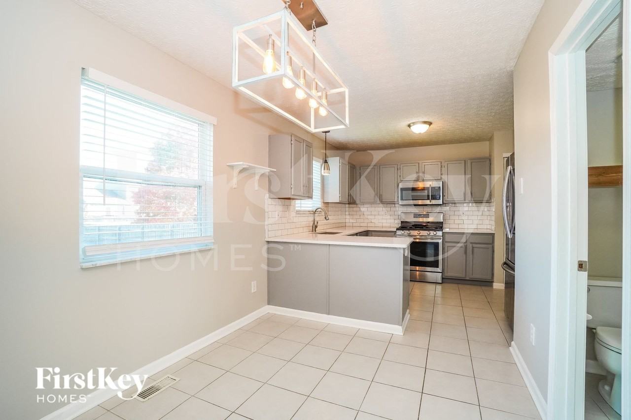 692 Windy Hill Ln - Photo 6 of 16