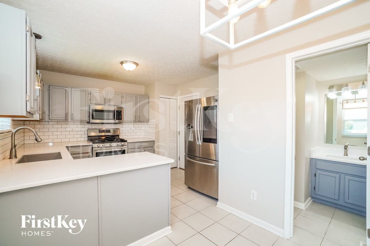 692 Windy Hill Ln - Photo 7 of 16