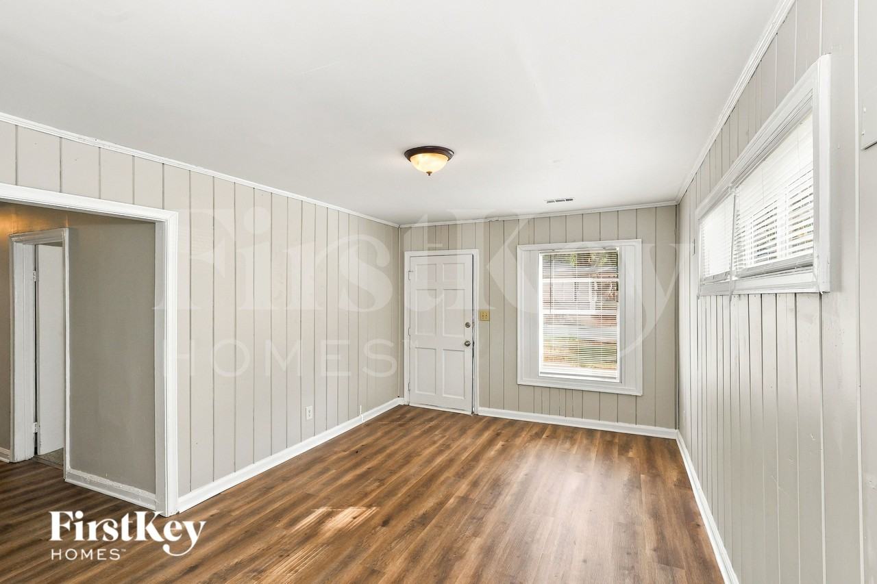 2238 Brunswick Ave - Photo 4 of 16
