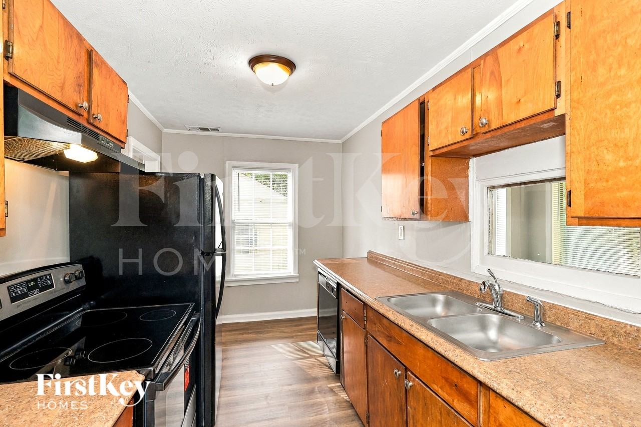 2238 Brunswick Ave - Photo 5 of 16