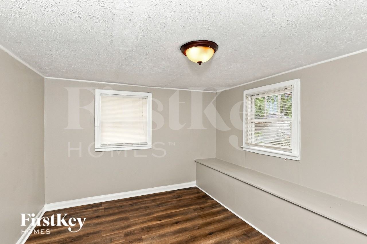 2238 Brunswick Ave - Photo 7 of 16