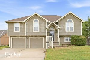 featured image of 910 Applewood Ln