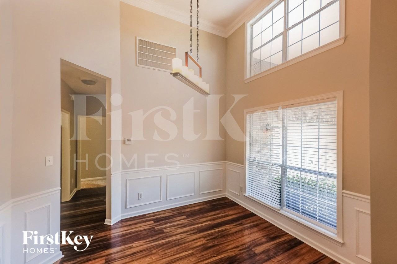 1028 Stonecreek Dr - Photo 5 of 15