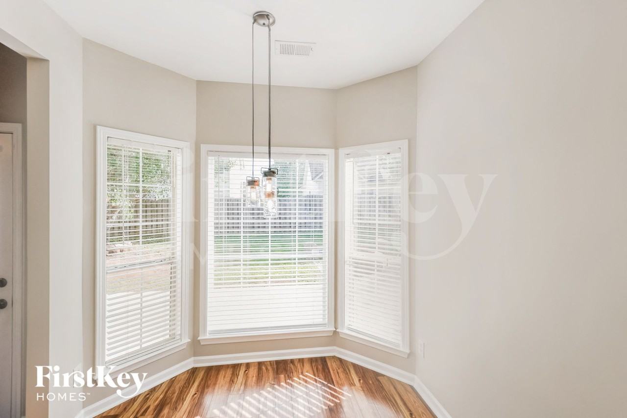 1028 Stonecreek Dr - Photo 6 of 15