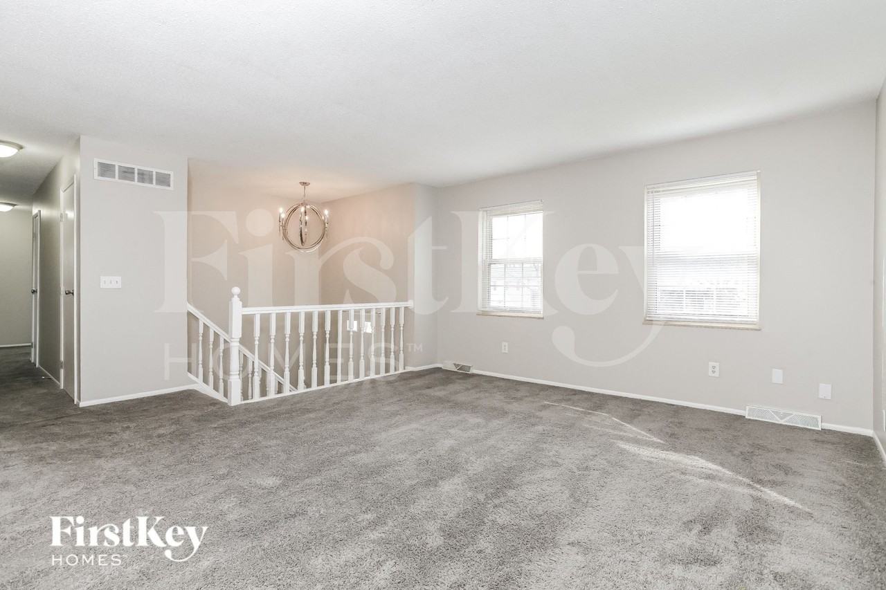 811 Baker Ct - Photo 5 of 15