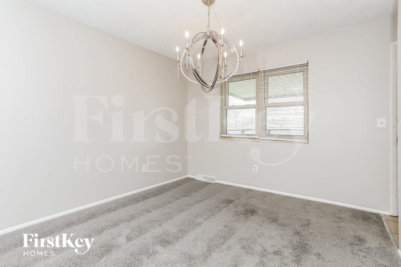 811 Baker Ct - Photo 6 of 15