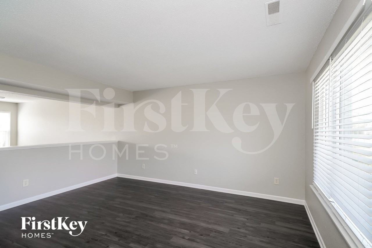 837 Franklin Lakes Blvd - Photo 2 of 15