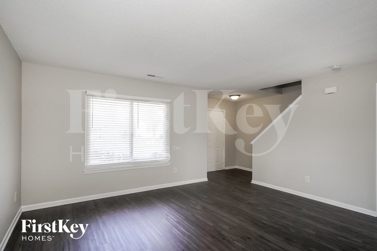 837 Franklin Lakes Blvd - Photo 3 of 15