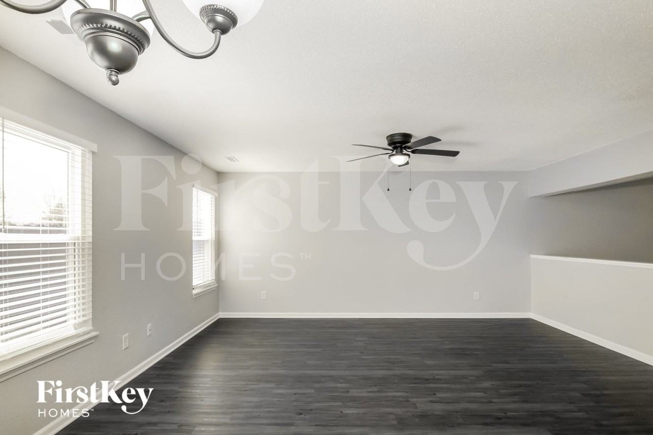 837 Franklin Lakes Blvd - Photo 4 of 15