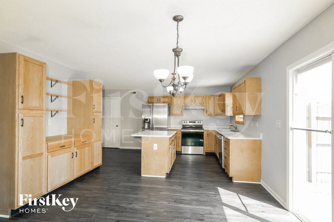 837 Franklin Lakes Blvd - Photo 5 of 15