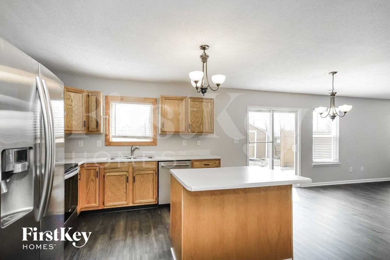 837 Franklin Lakes Blvd - Photo 6 of 15