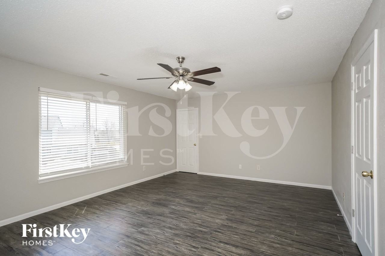 837 Franklin Lakes Blvd - Photo 7 of 15