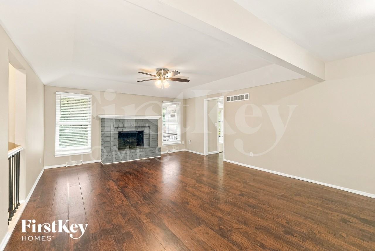 2412 Bridger Dr - Photo 2 of 16