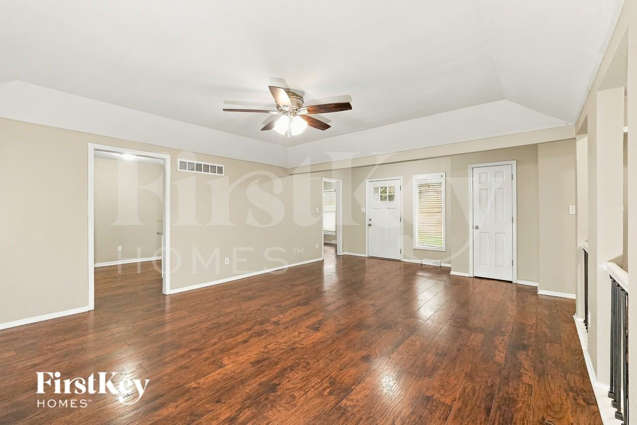 2412 Bridger Dr - Photo 4 of 16
