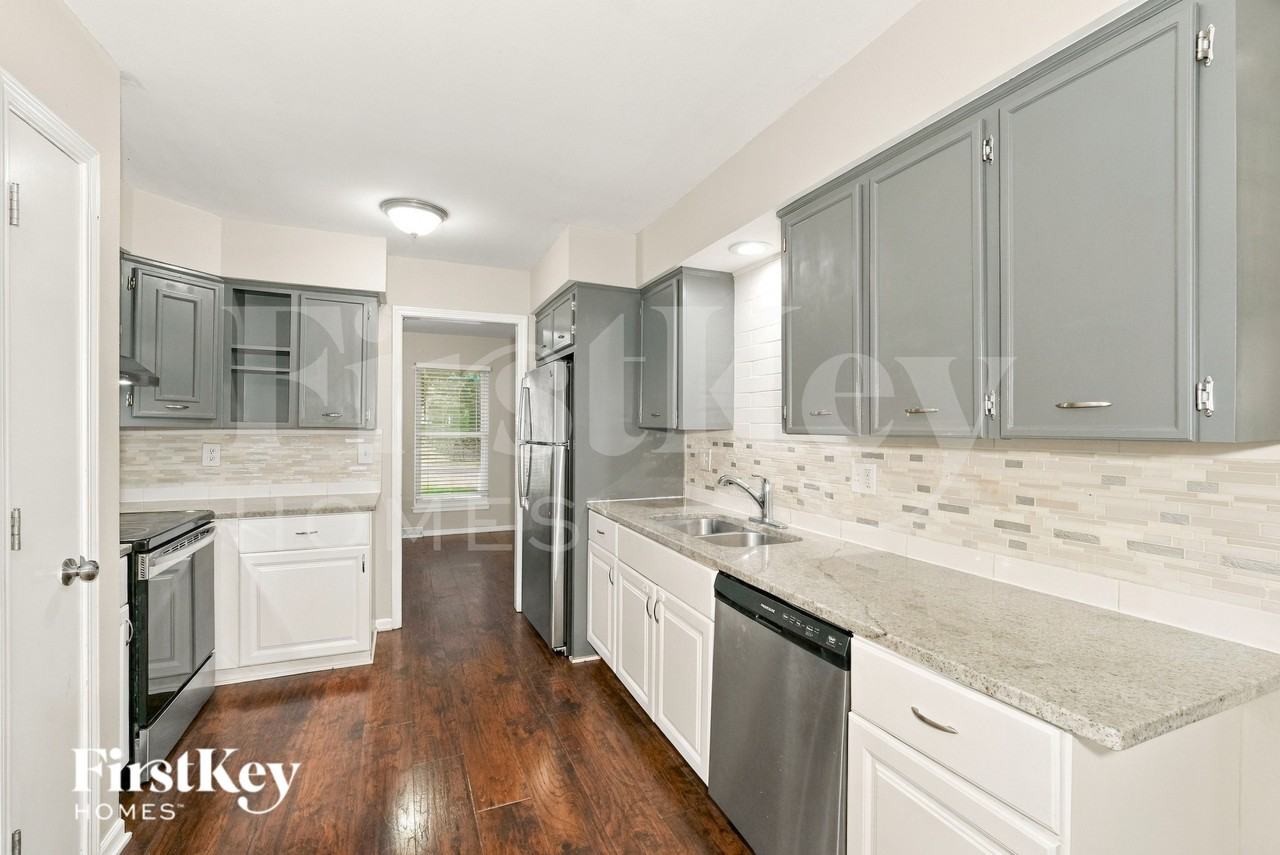 2412 Bridger Dr - Photo 5 of 16