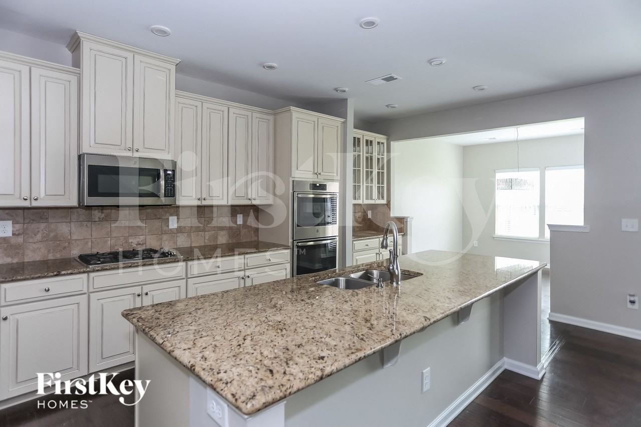 7334 Raylee Ave Sw - Photo 6 of 15