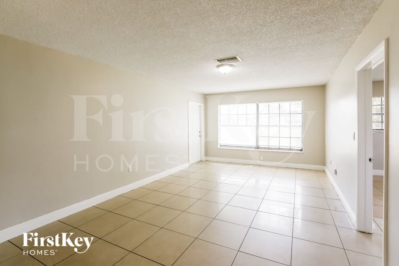 960 Nway - Photo 3 of 17