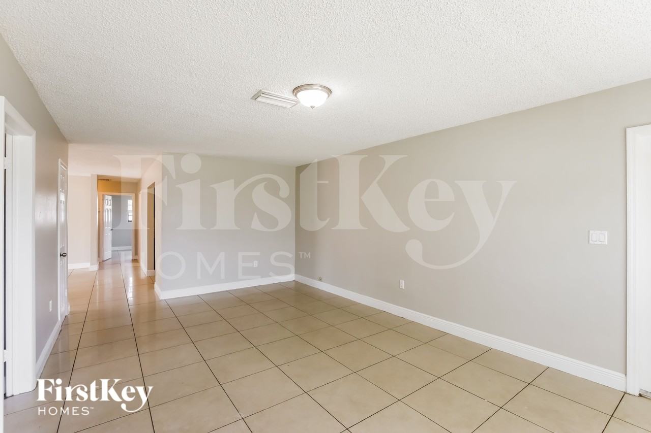 960 Nway - Photo 4 of 17