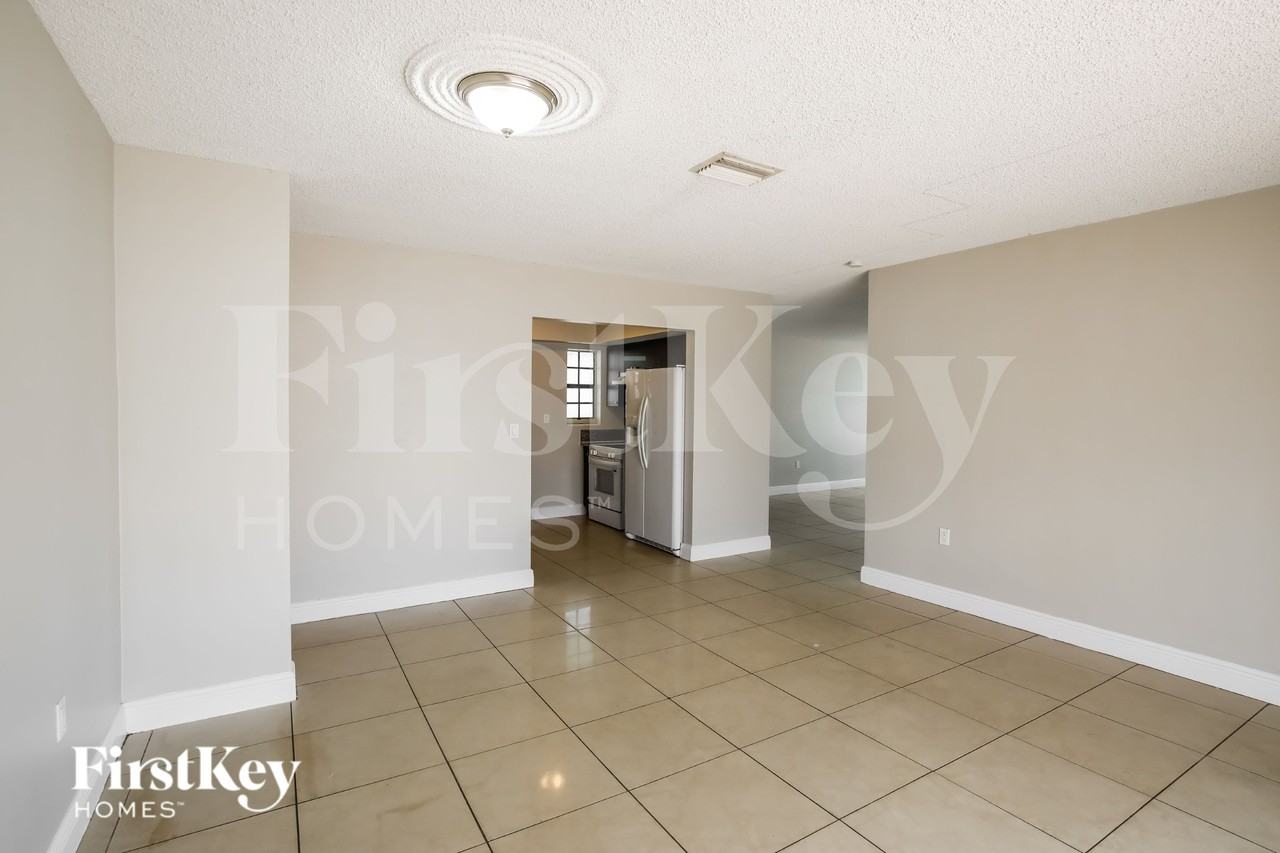 960 Nway - Photo 5 of 17