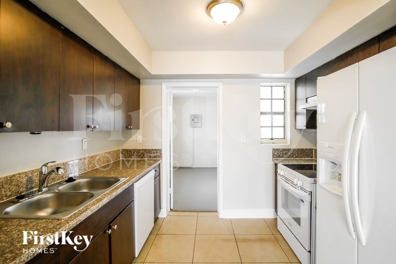 960 Nway - Photo 6 of 17