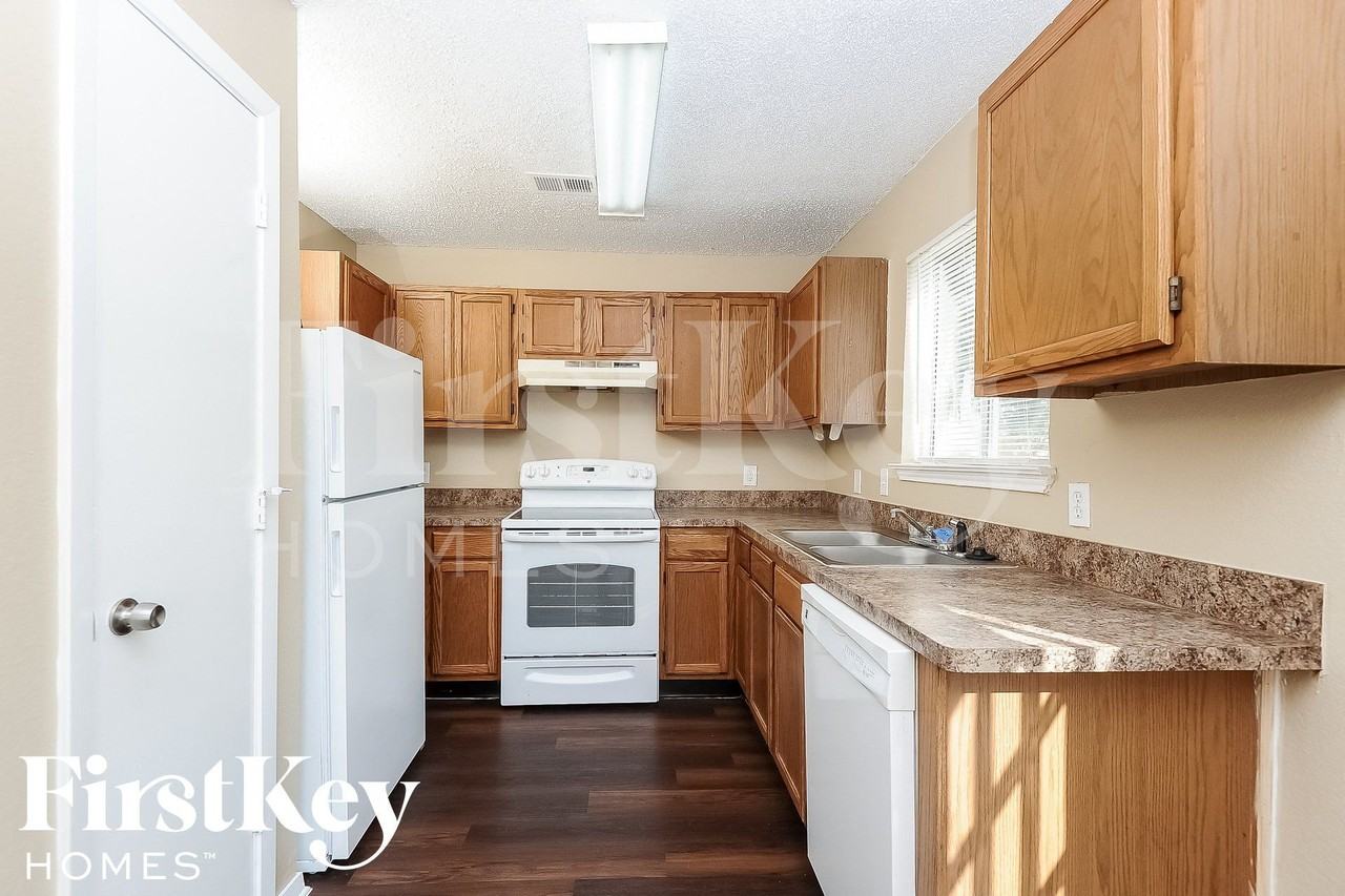 9109 Horncastle Ct - Photo 6 of 16