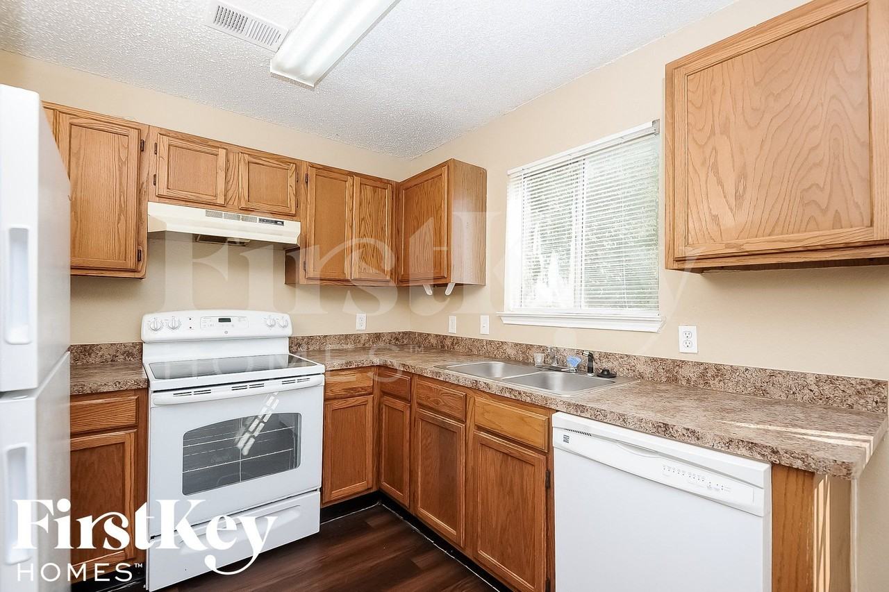 9109 Horncastle Ct - Photo 7 of 16
