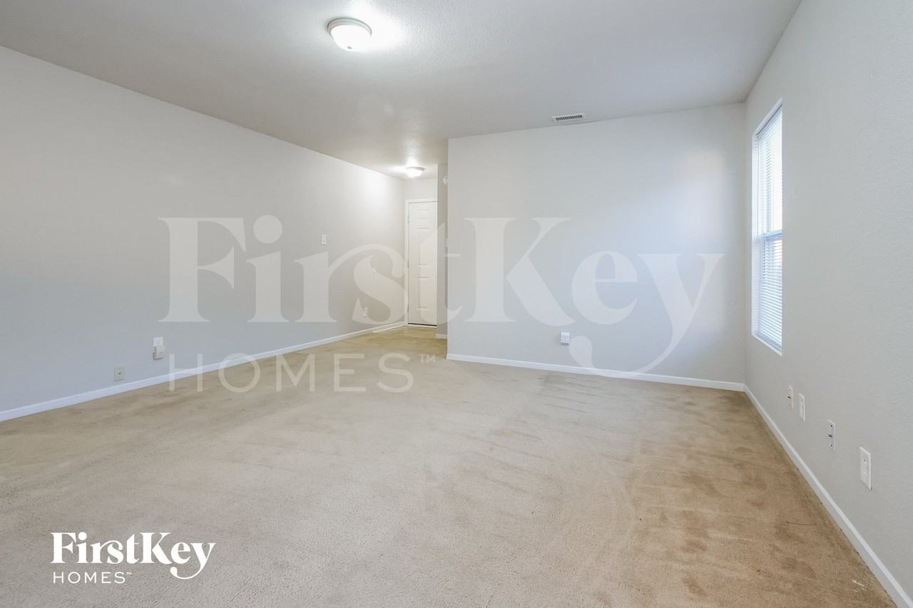 8435 Sansa St - Photo 3 of 15