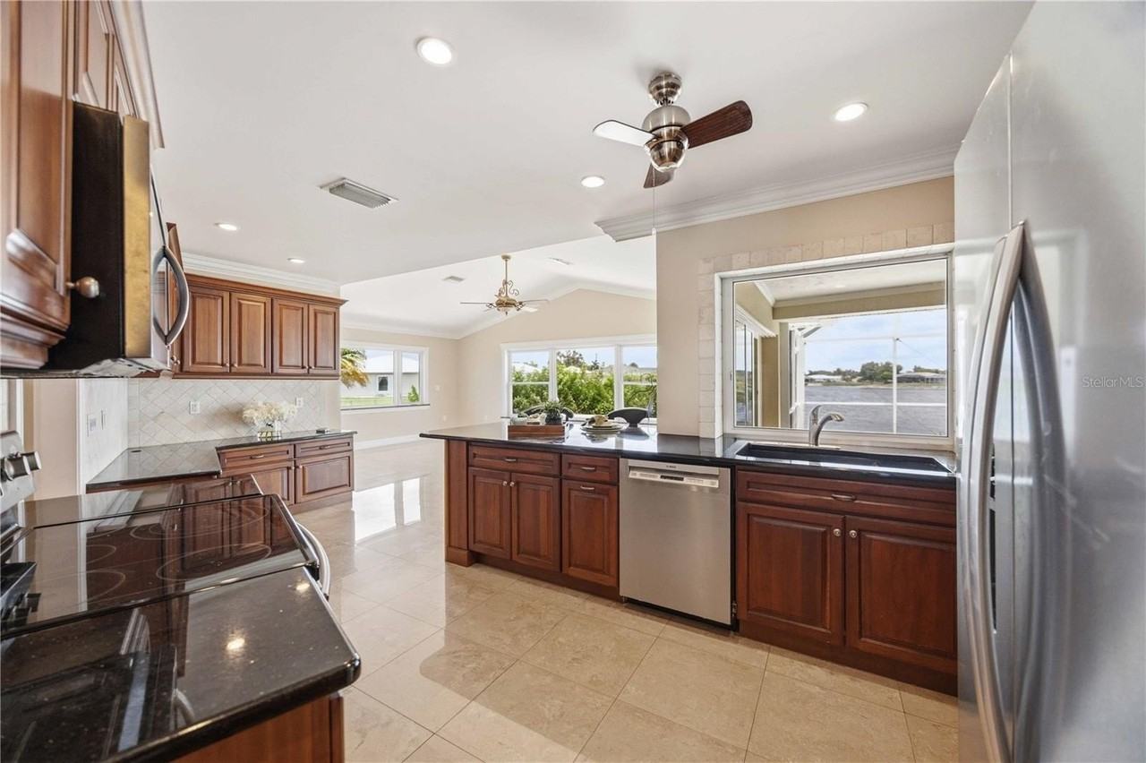 1714 Claw Ct - Photo 6 of 24