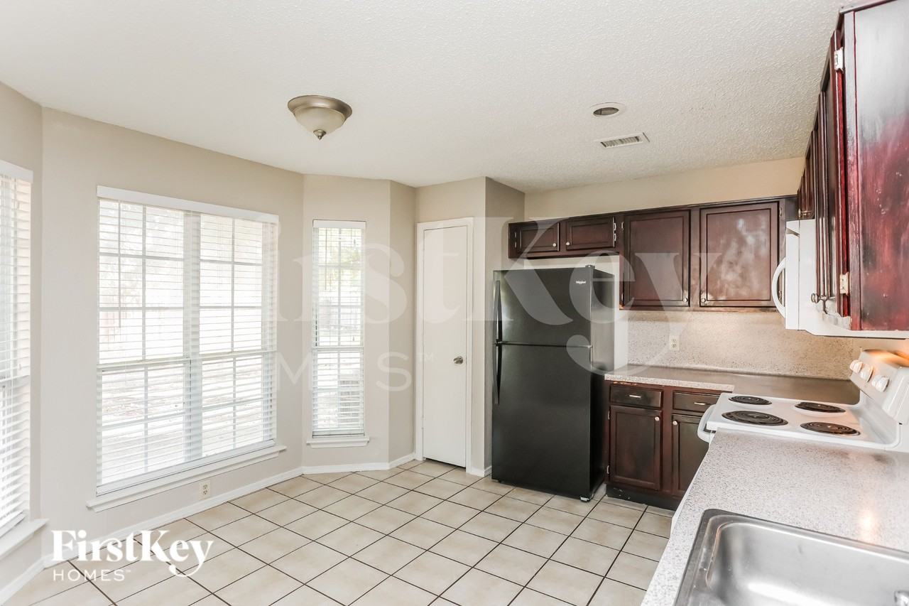 7702 Clairmont Ave - Photo 6 of 17
