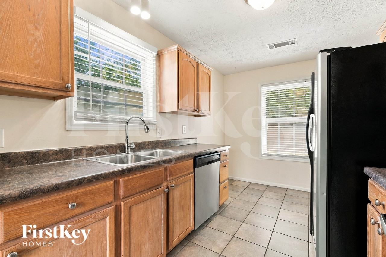 7437 Dogwood Trl - Photo 5 of 16