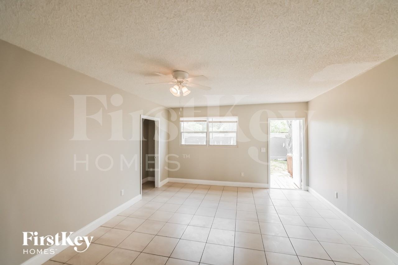 7130 Tyler St - Photo 4 of 17
