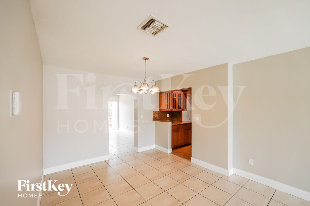 7130 Tyler St - Photo 5 of 17