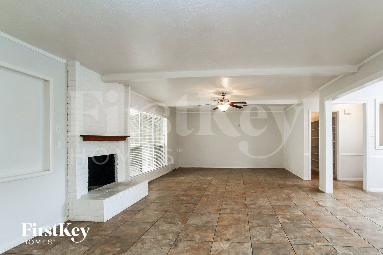 7006 Falling Waters Dr - Photo 4 of 14