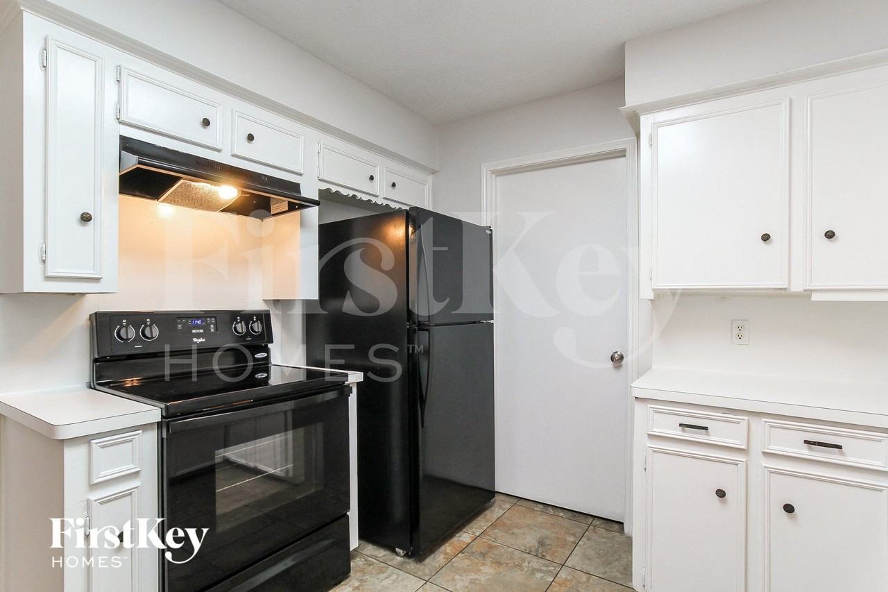 7006 Falling Waters Dr - Photo 6 of 14