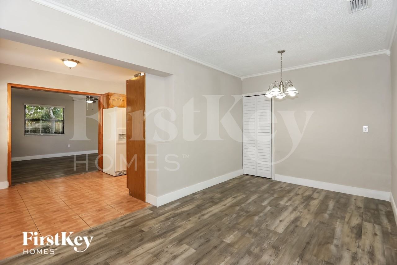 7000 Sw 12th St - Photo 4 of 16
