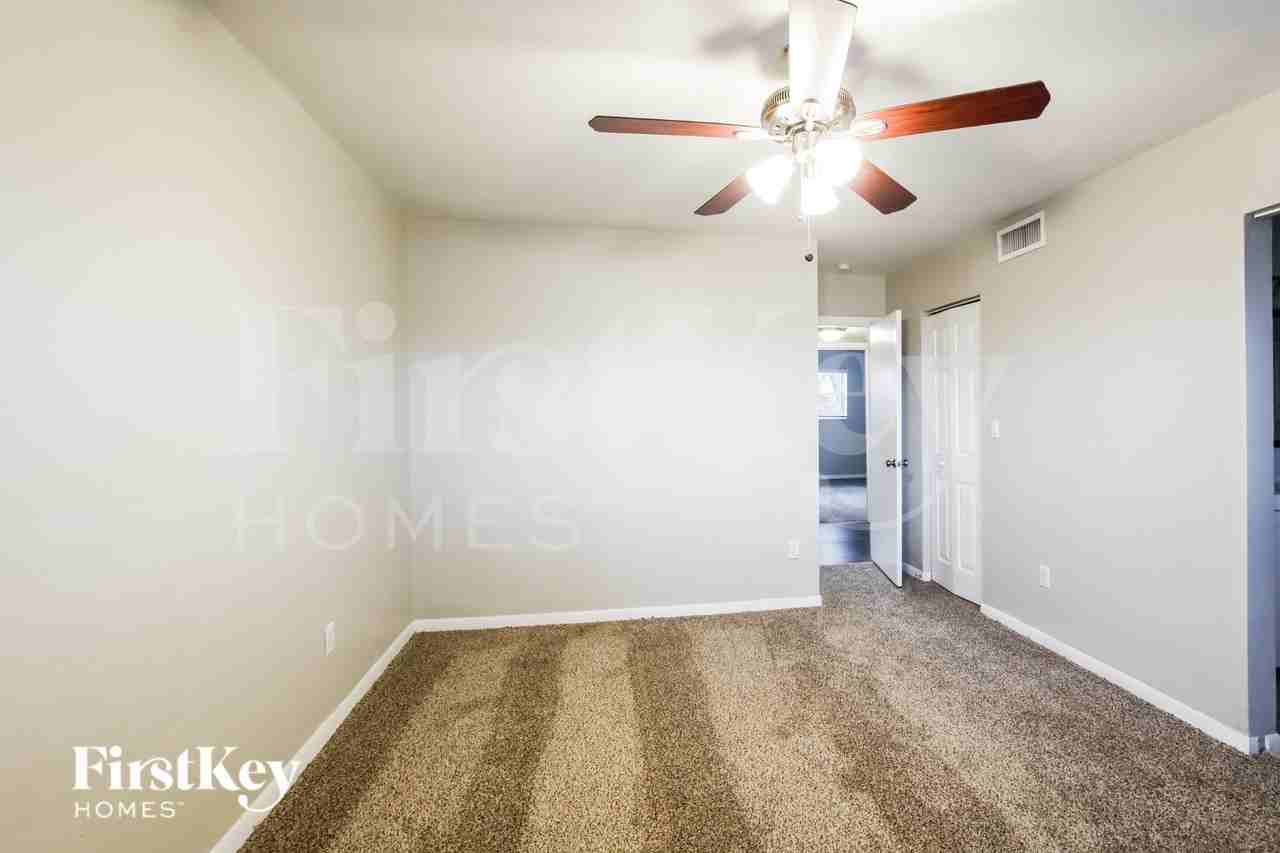 6900 Wln - Photo 6 of 17