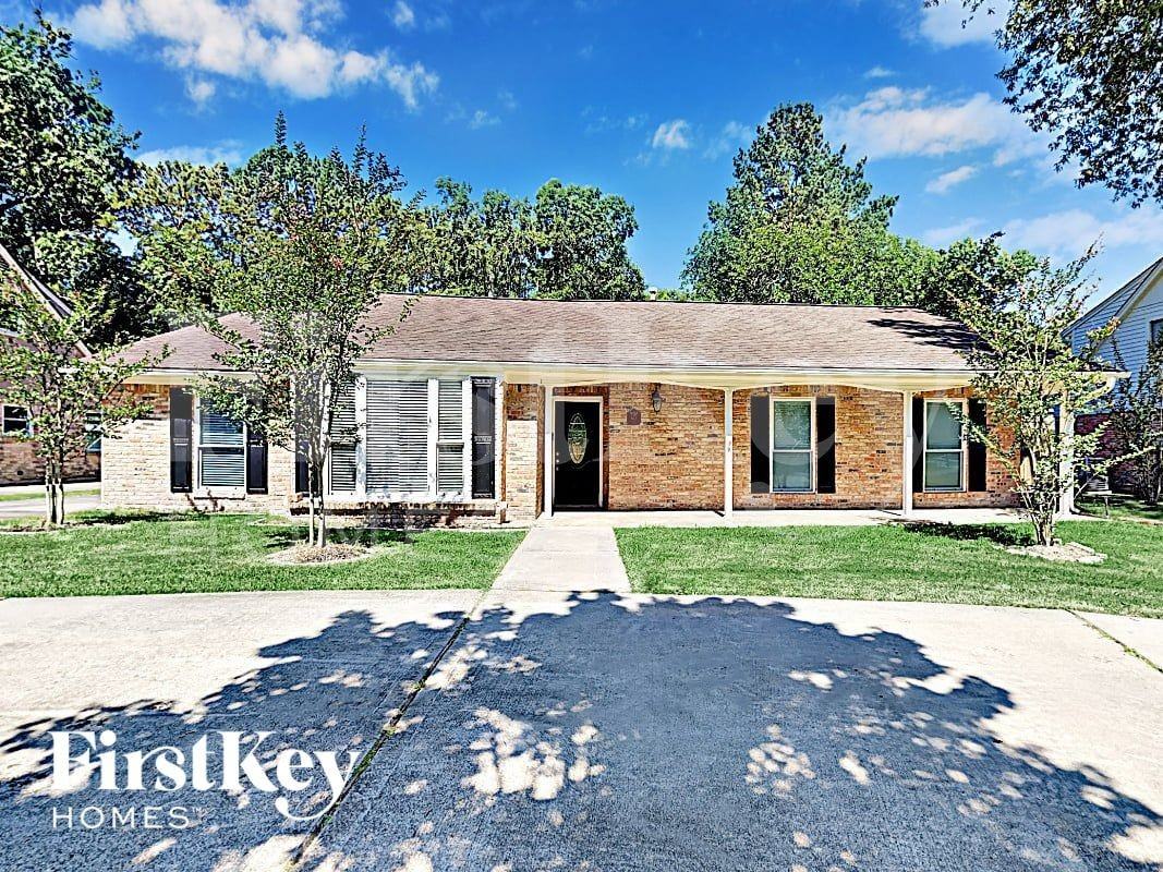 672 Ravensworth Dr