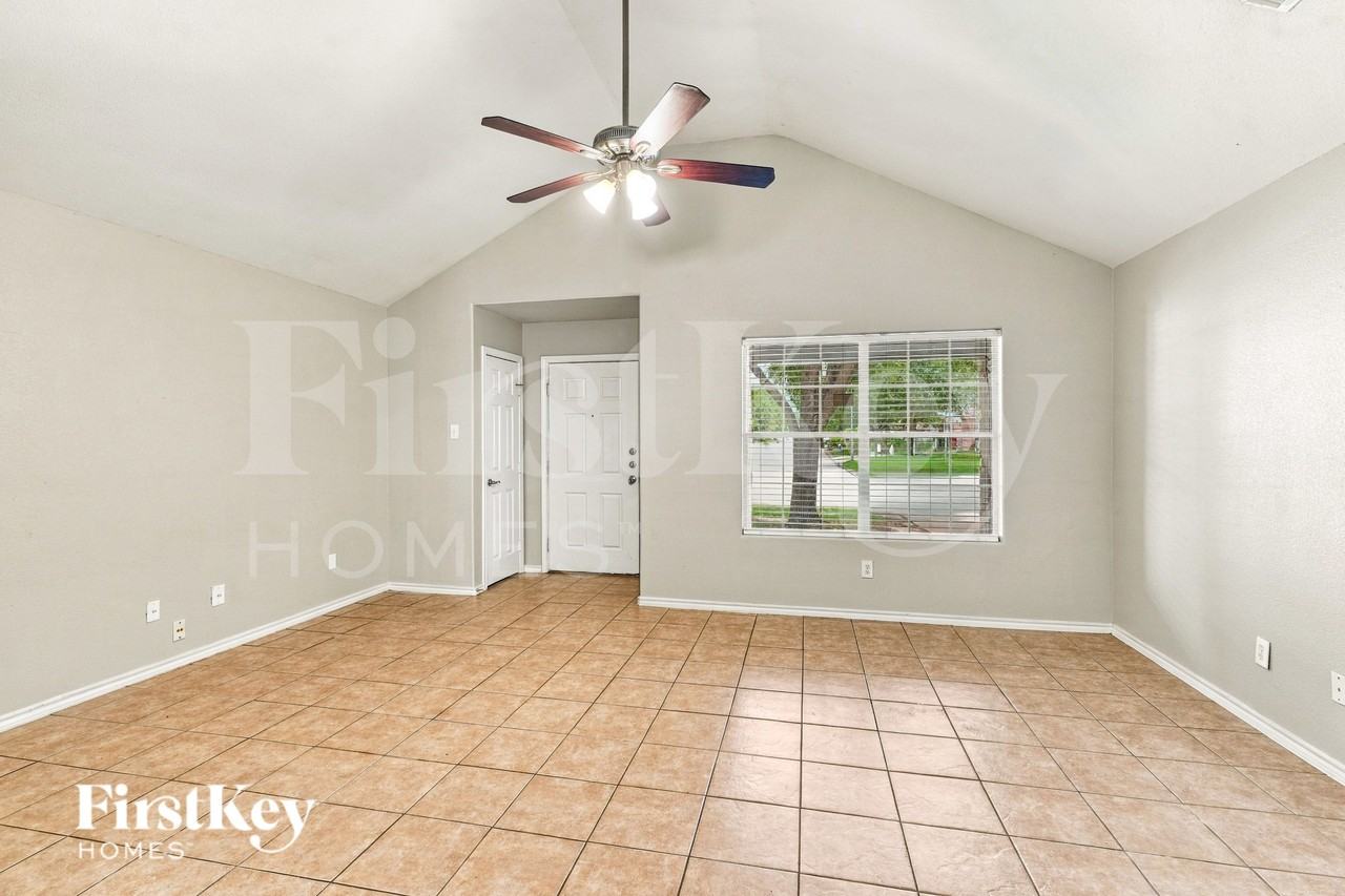 6267 Gillian Park Dr - Photo 4 of 17