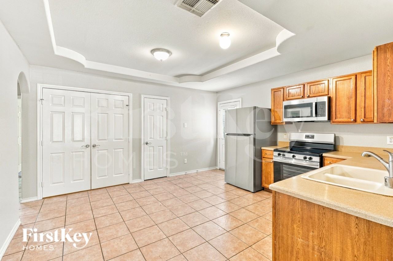 6267 Gillian Park Dr - Photo 5 of 17