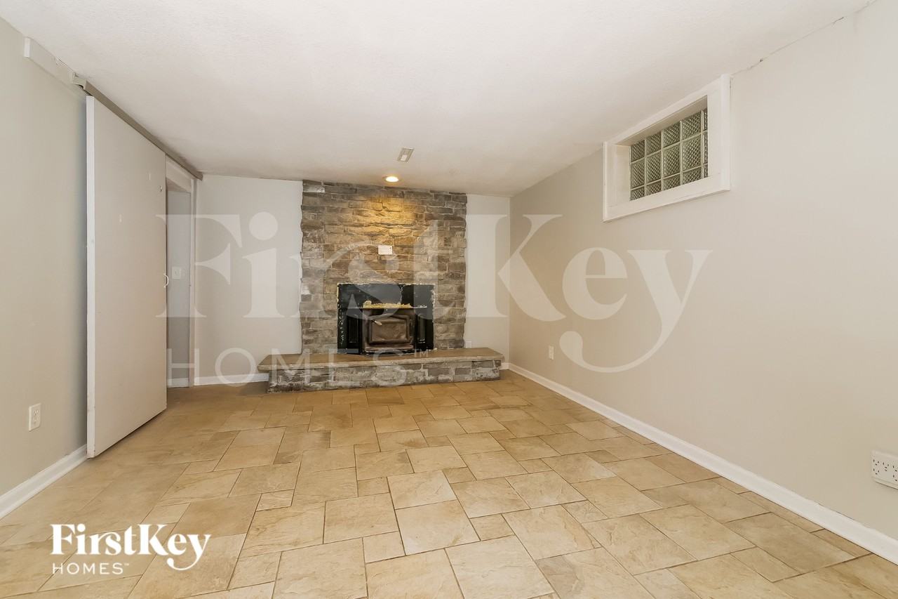 602 Sw Williams St - Photo 4 of 16