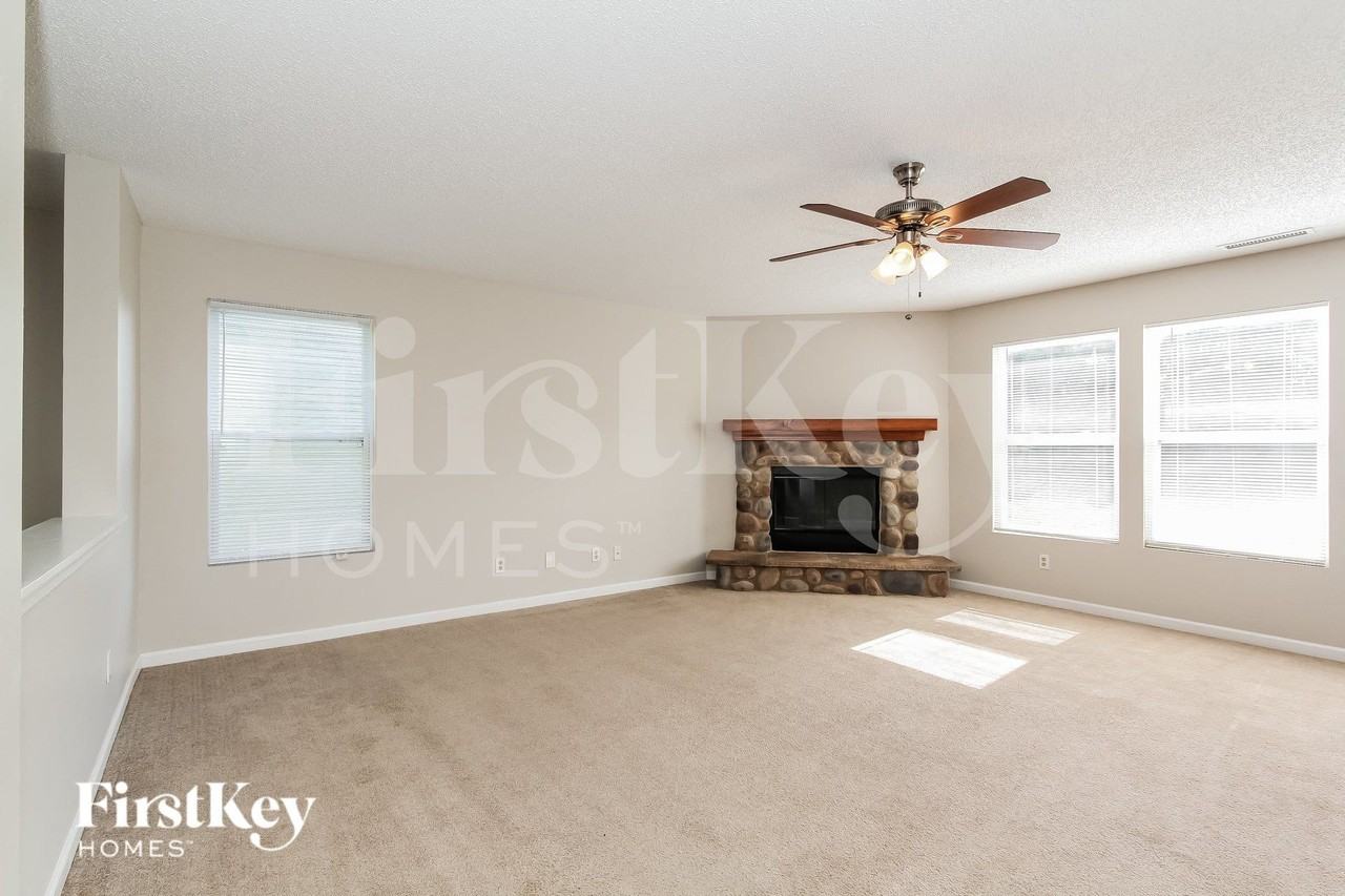 5512 Hammermill Dr - Photo 3 of 15