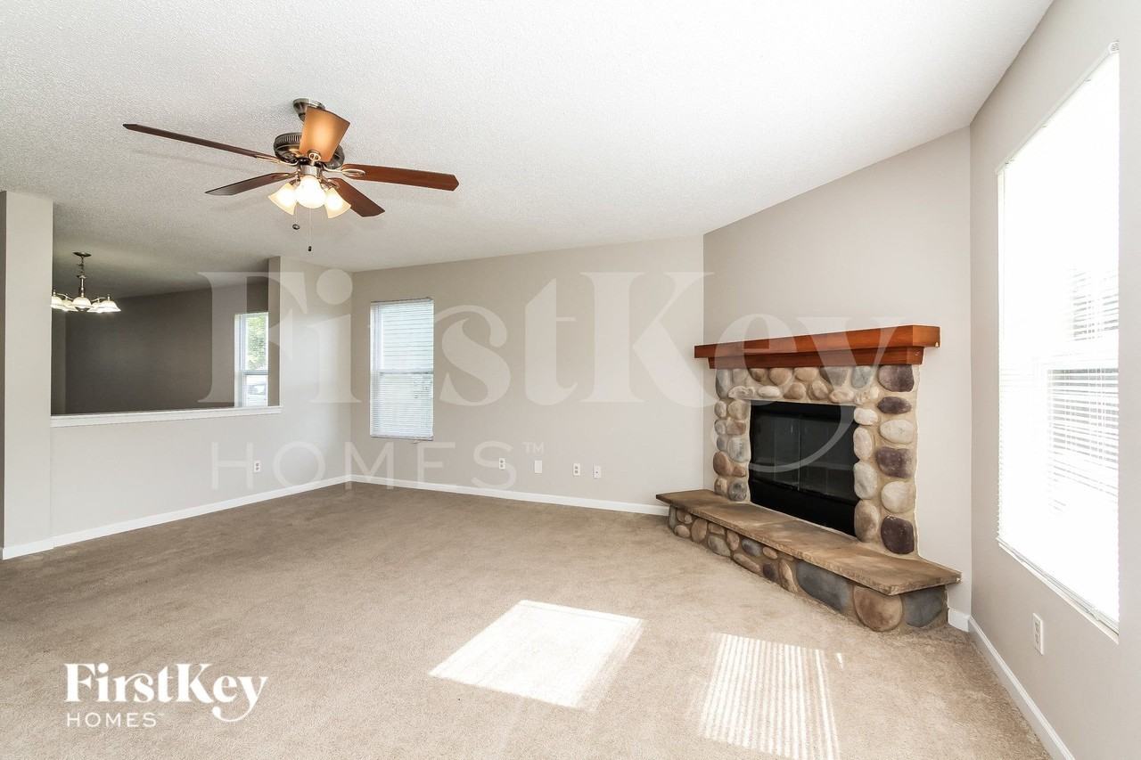 5512 Hammermill Dr - Photo 4 of 15