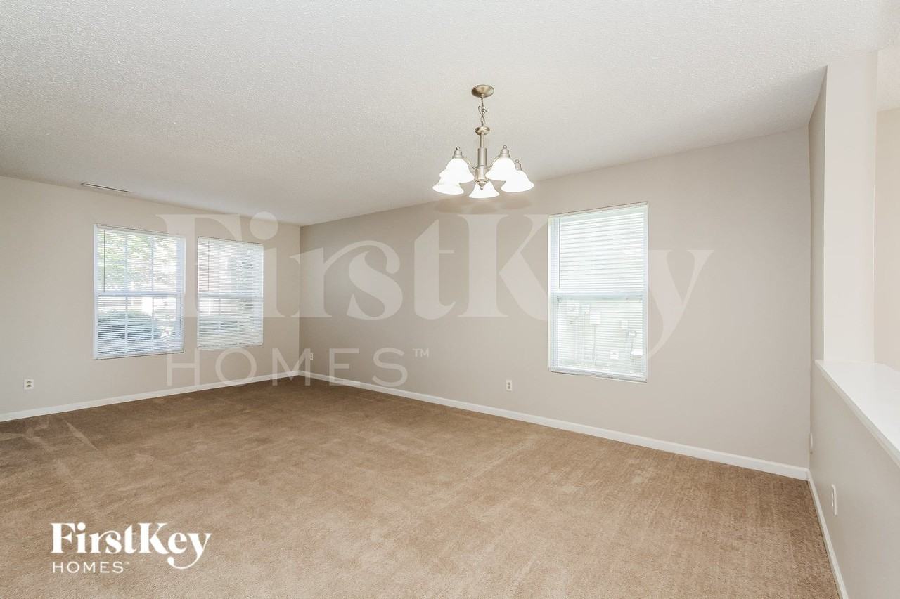 5512 Hammermill Dr - Photo 5 of 15