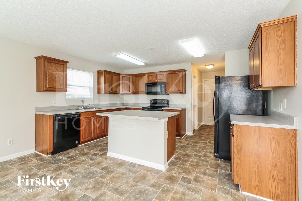 5512 Hammermill Dr - Photo 6 of 15
