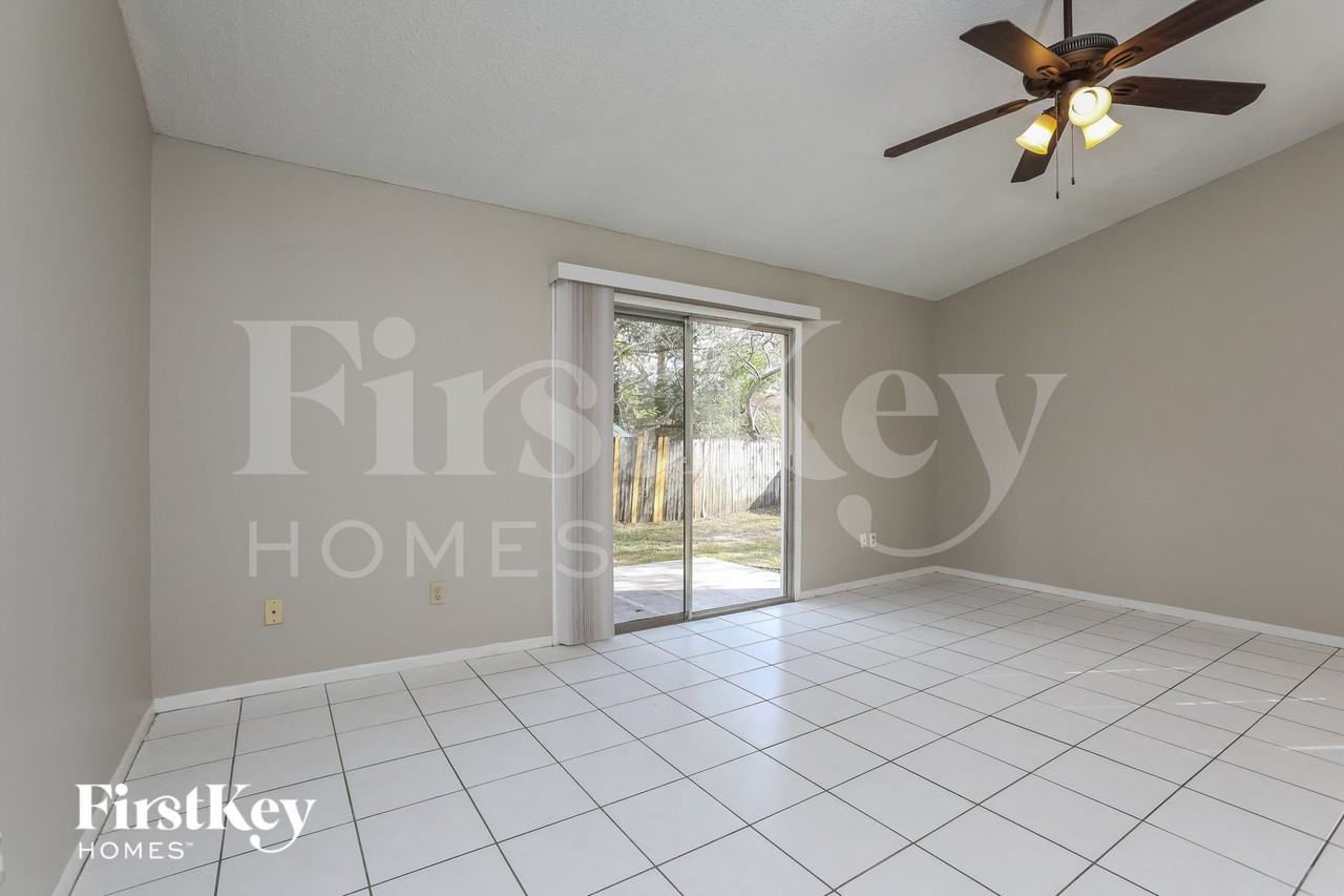 525 Sean Ct - Photo 3 of 16