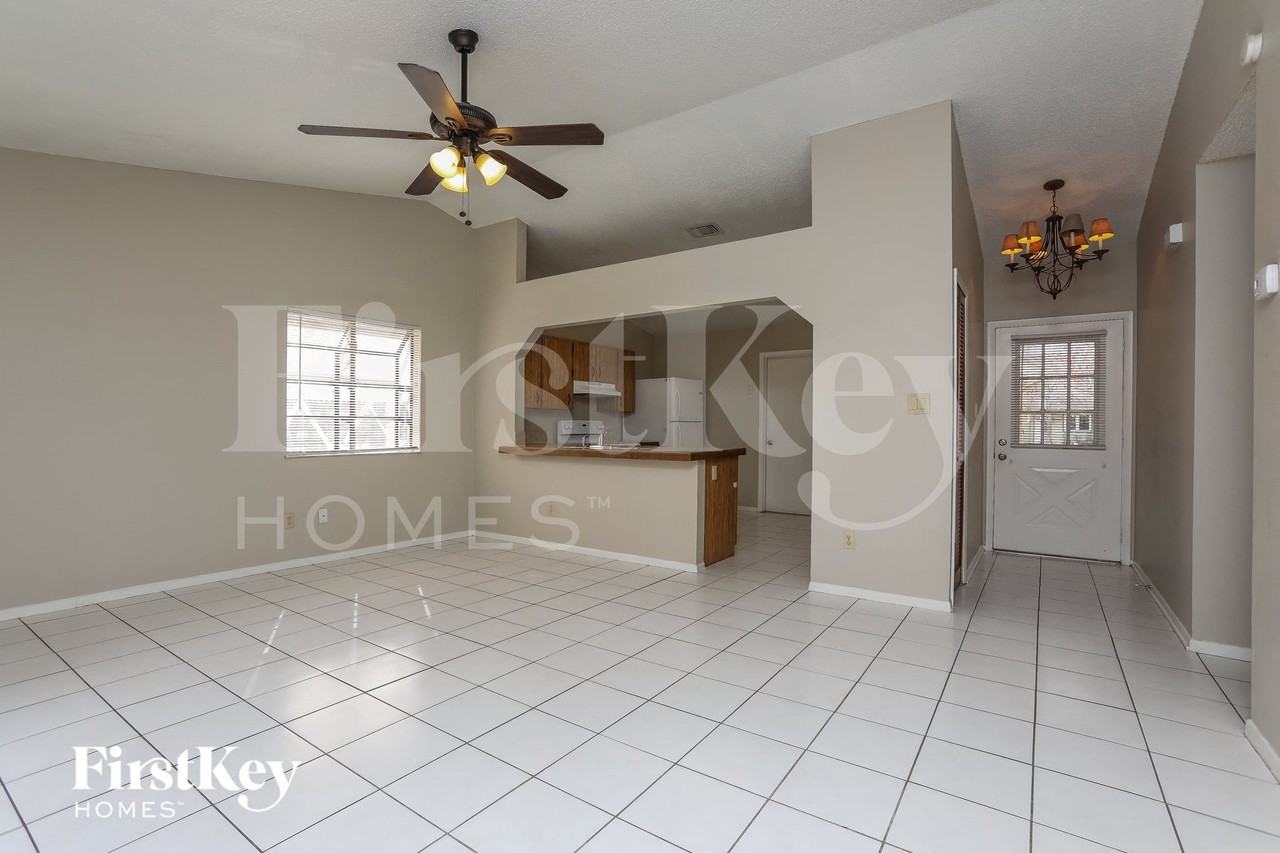 525 Sean Ct - Photo 4 of 16